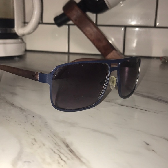 Guess Sunglasses - Picture 1 of 4